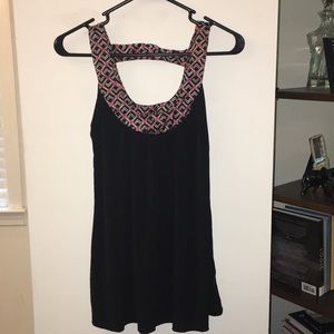 Sleeveless black with print detailed neckline